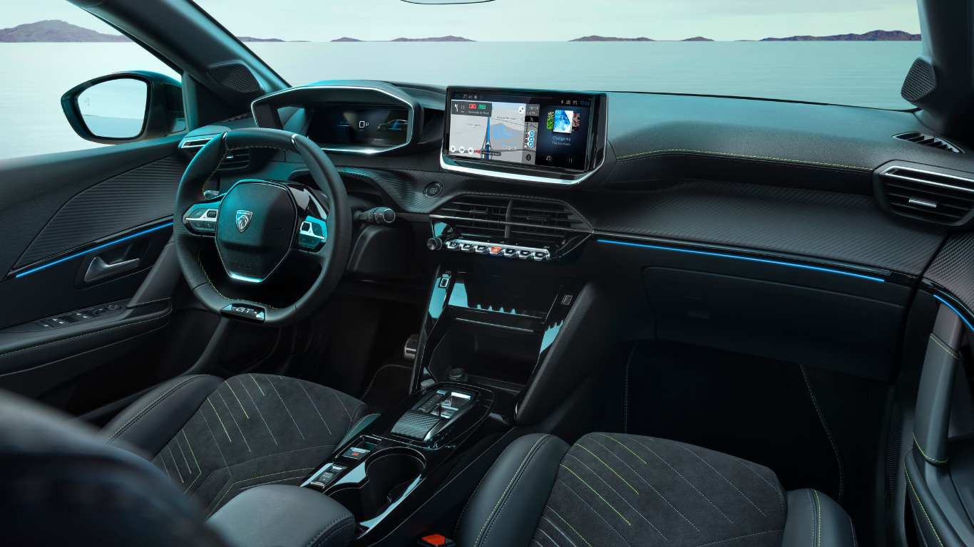 Zu sehen ist ein das Interieur des Peugeot e-208 Styöe